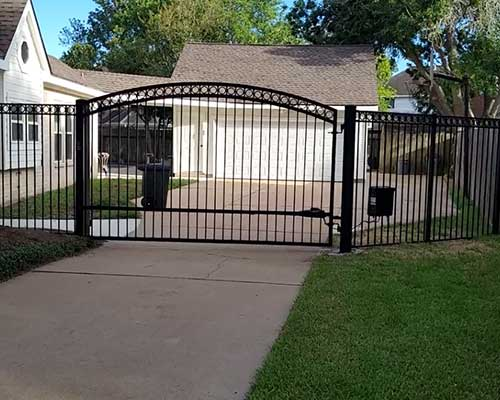 Top Fencing Options for Enhancing Home Privacy and Security